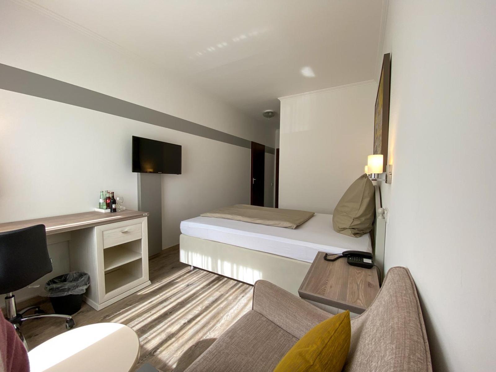 Hotel Angerland Garni Ратинген Экстерьер фото